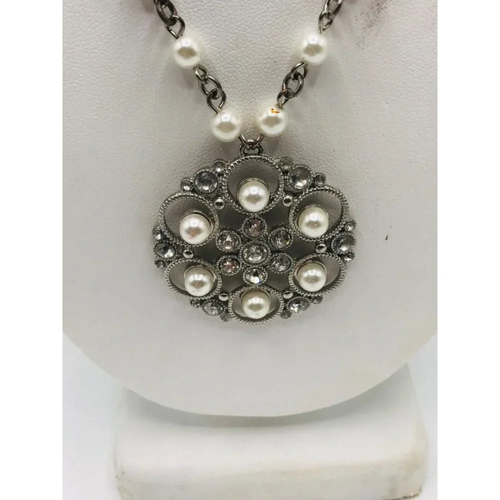 Vintage Liz & Co. Medallion Flower fiery rhinestone faux glass pearls necklace.